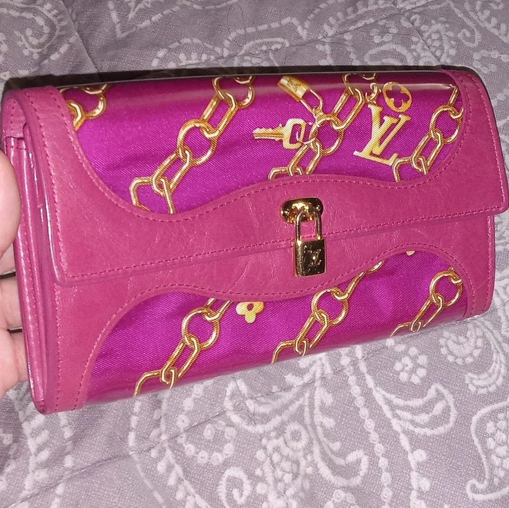 RARE Louis Vuitton LIMITED EDITION Scarf Chain Print Wallet HOT PINK